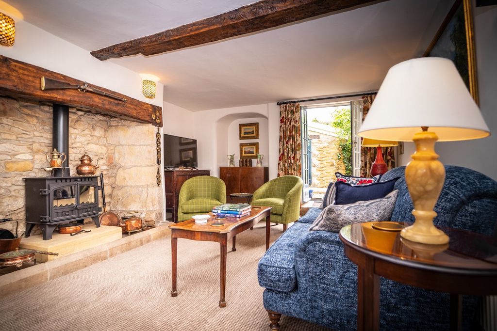 Eastbury Cottage gallery - Gallery