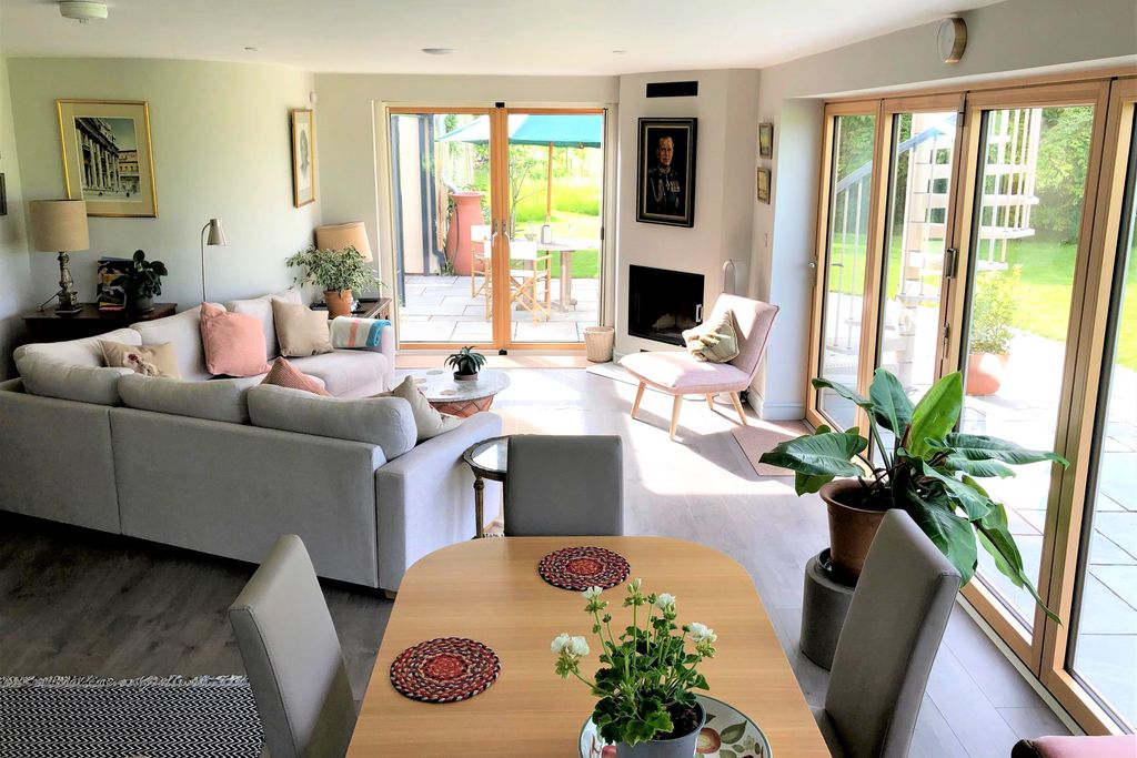Chandos Lodge gallery - Gallery