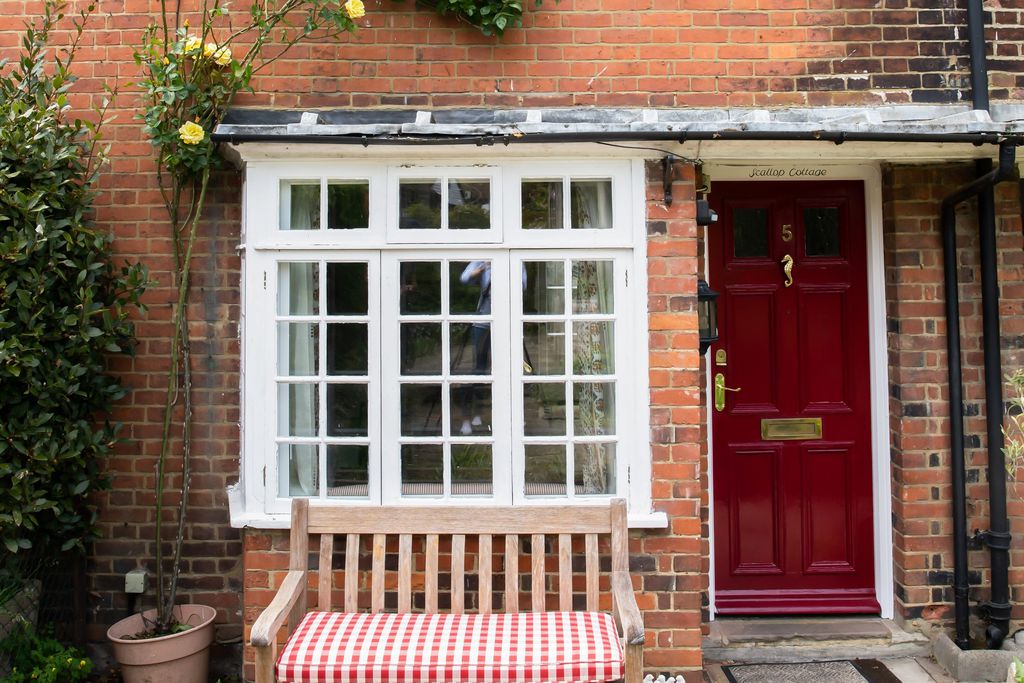 Scallop Cottage gallery - Gallery