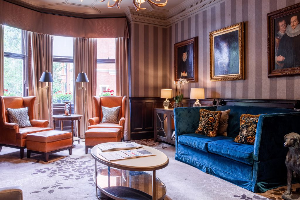 11 Cadogan Gardens gallery - Gallery