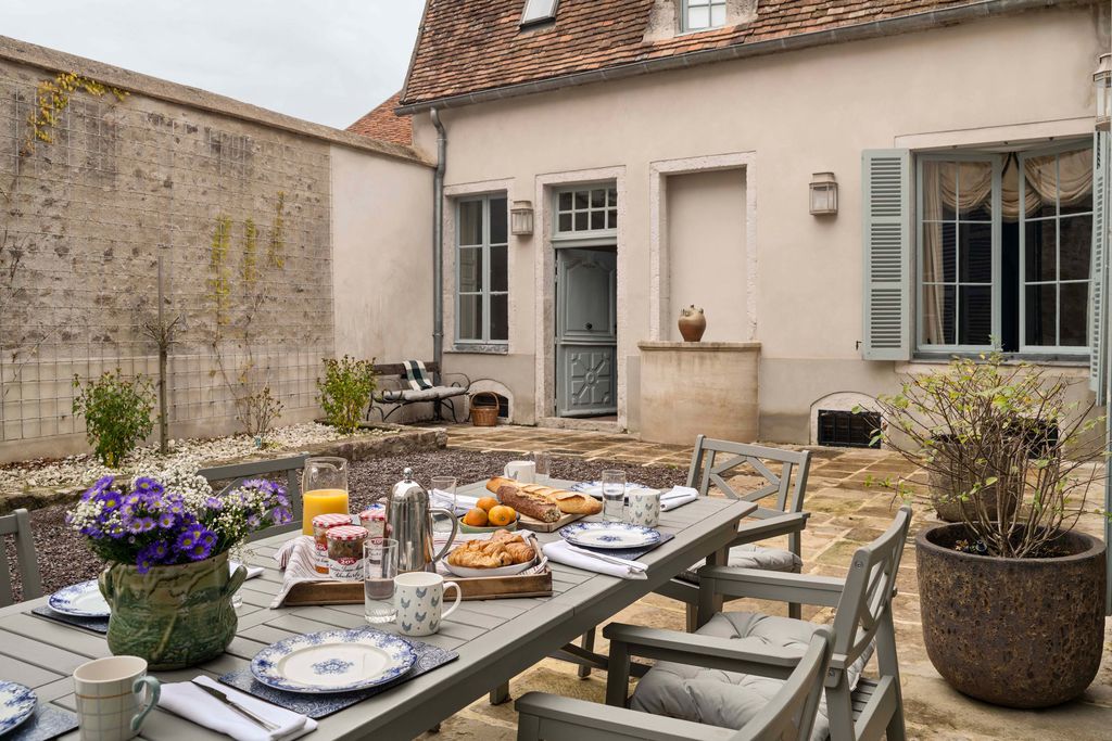 Town House in Saulieu gallery - Gallery