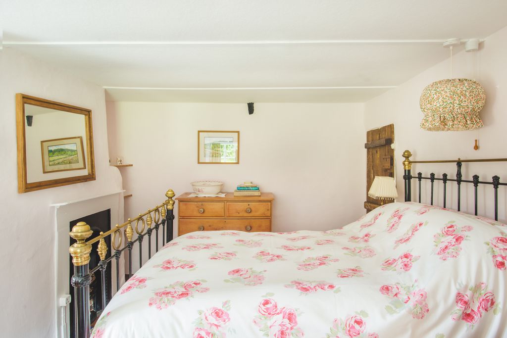 Cosy double bedroom with fireplace