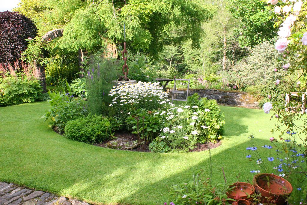 Garden view with an archway and table in the background