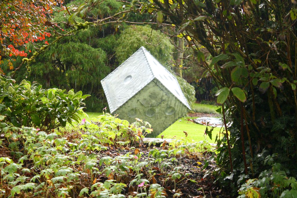 Modern sculpture at the bottom of the garden 