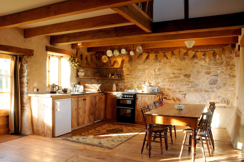 Traditional farmhouse kitchen with large dining table 