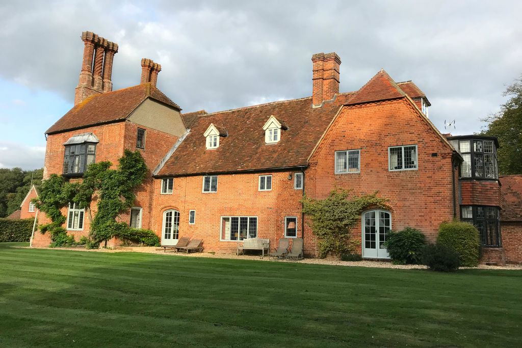 Exterior view of Borough Court in Hartley Wintney, Hampshire - a grand country house B&B