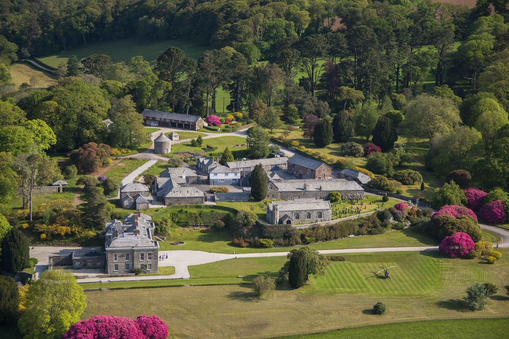 Groom's House at Boconnoc 16 - Gallery