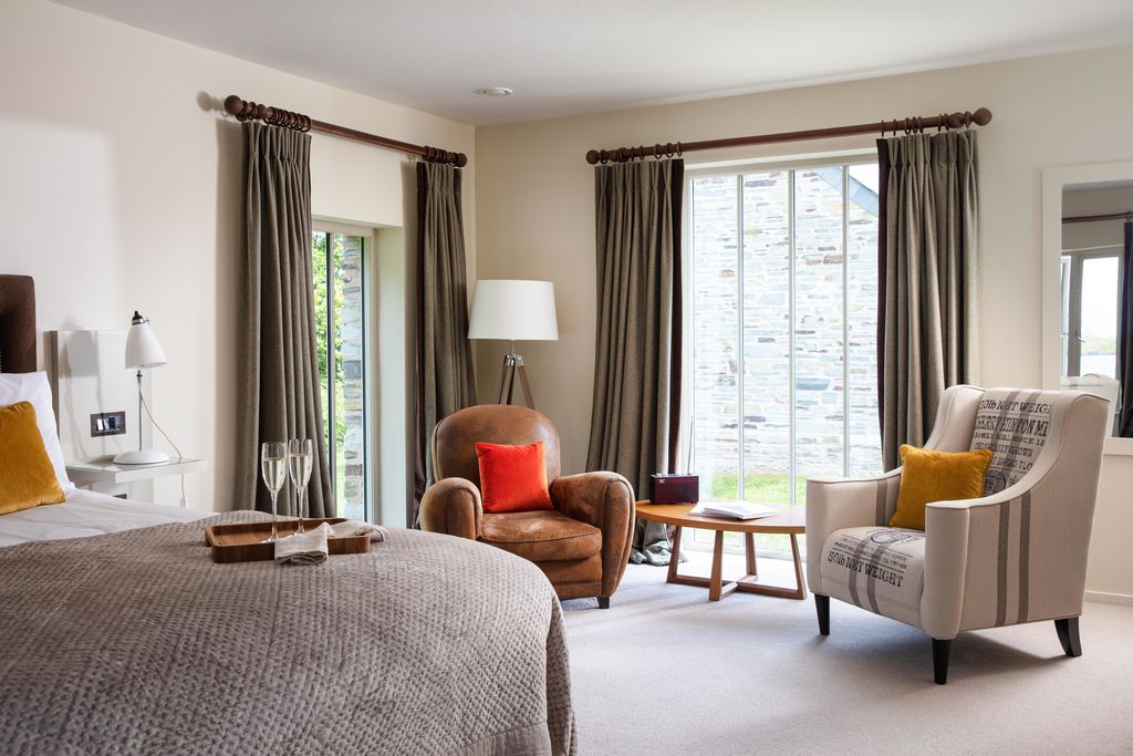 The Plume of Feathers 8 - Gallery