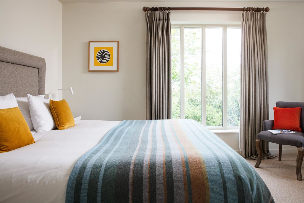 The Plume of Feathers 10 - Gallery