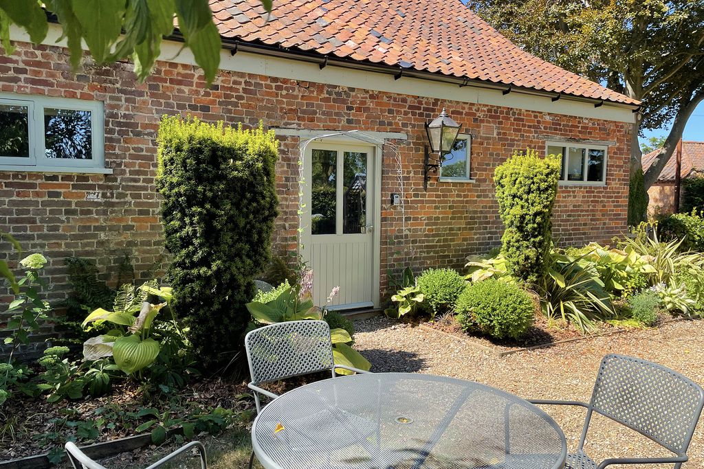 Norfolk Courtyard: Stockman's Cottage 17 - Gallery