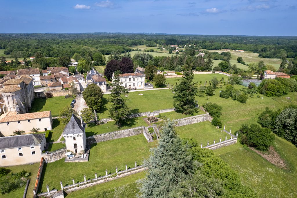 La Tour, Chateau de Charras 18 - Gallery