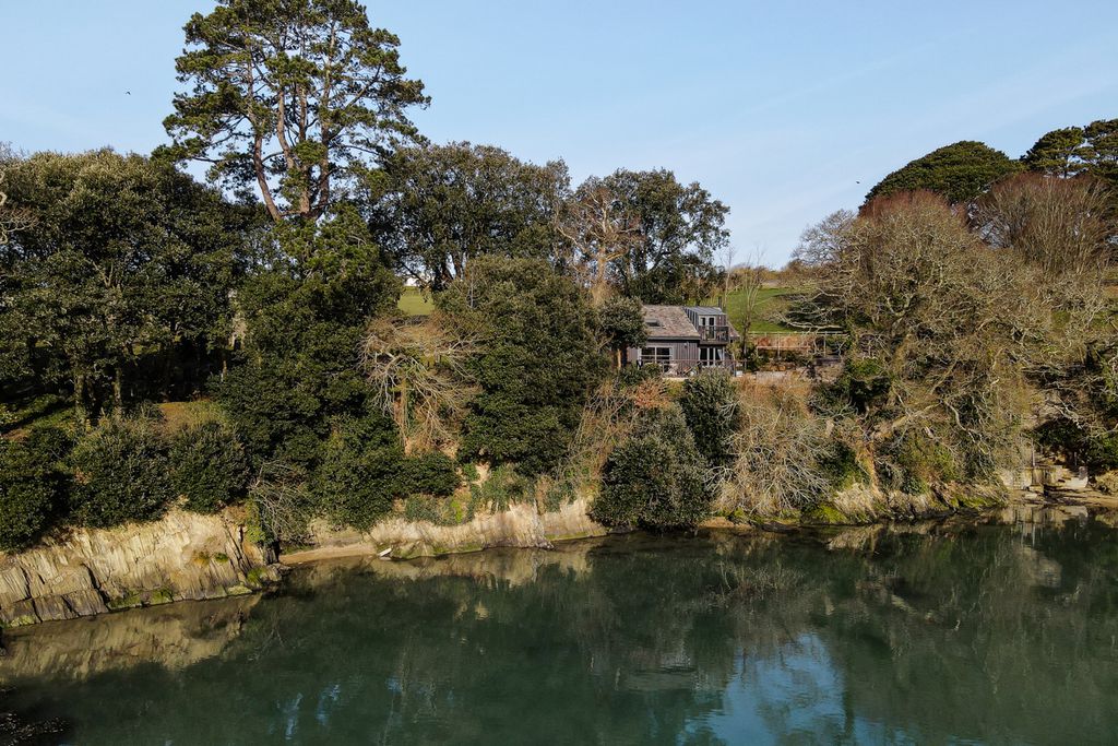 Bowcombe Boathouse 1 - Gallery