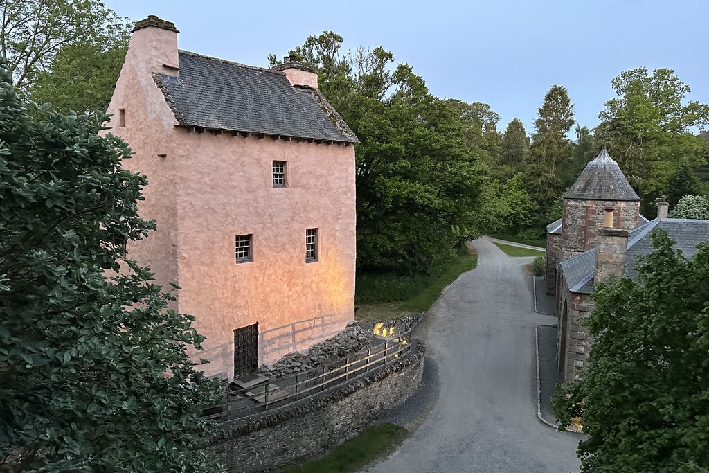 Barns Tower 1 - Gallery