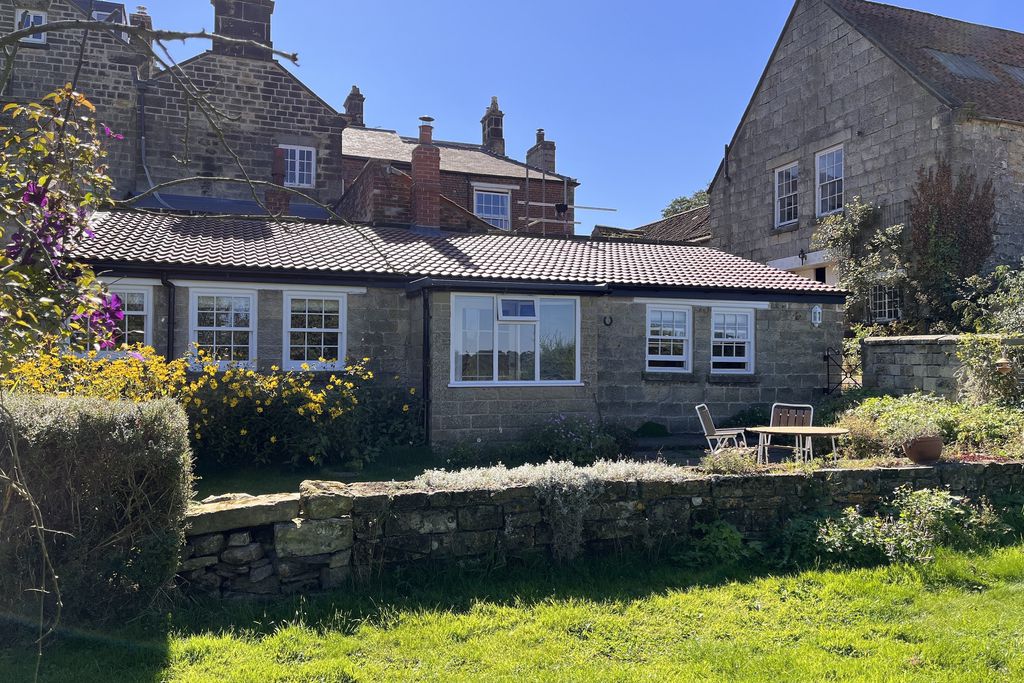 Garden Cottage at Ganthorpe Hall 18 - Gallery