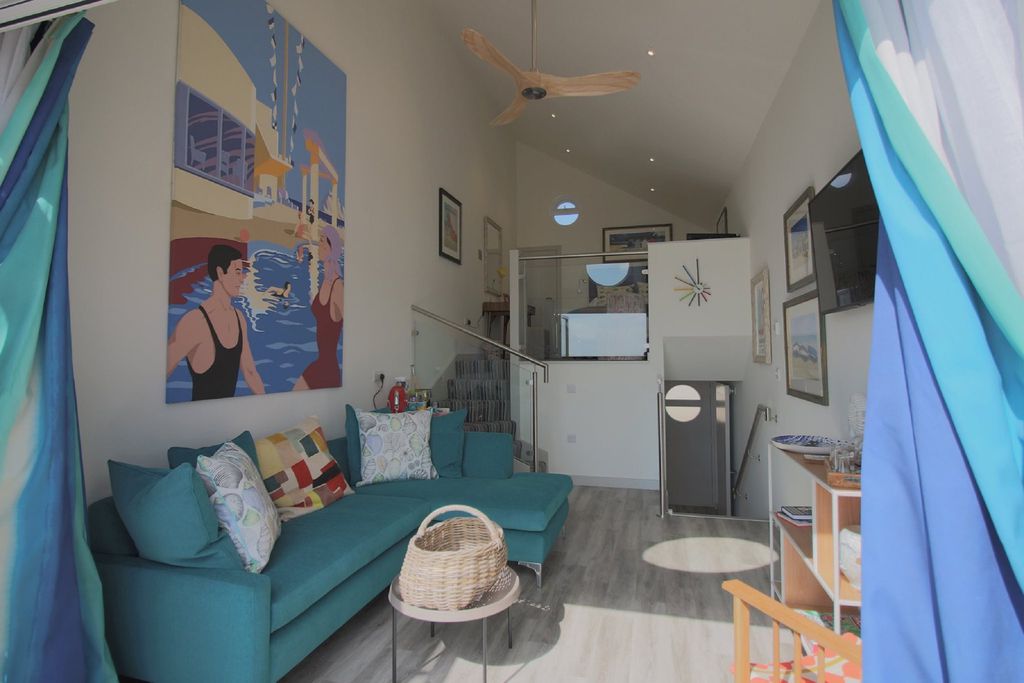 Beach Hut Suites 6 - Gallery