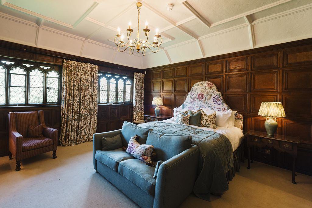 Medley Court at Hever Castle 3 - Gallery