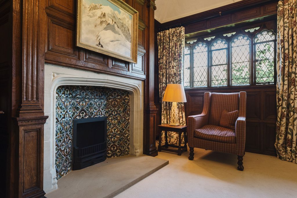 Medley Court at Hever Castle 4 - Gallery