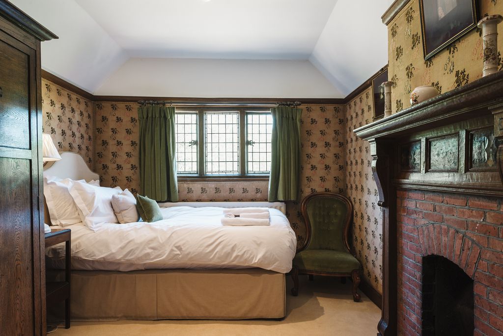 Medley Court at Hever Castle 8 - Gallery