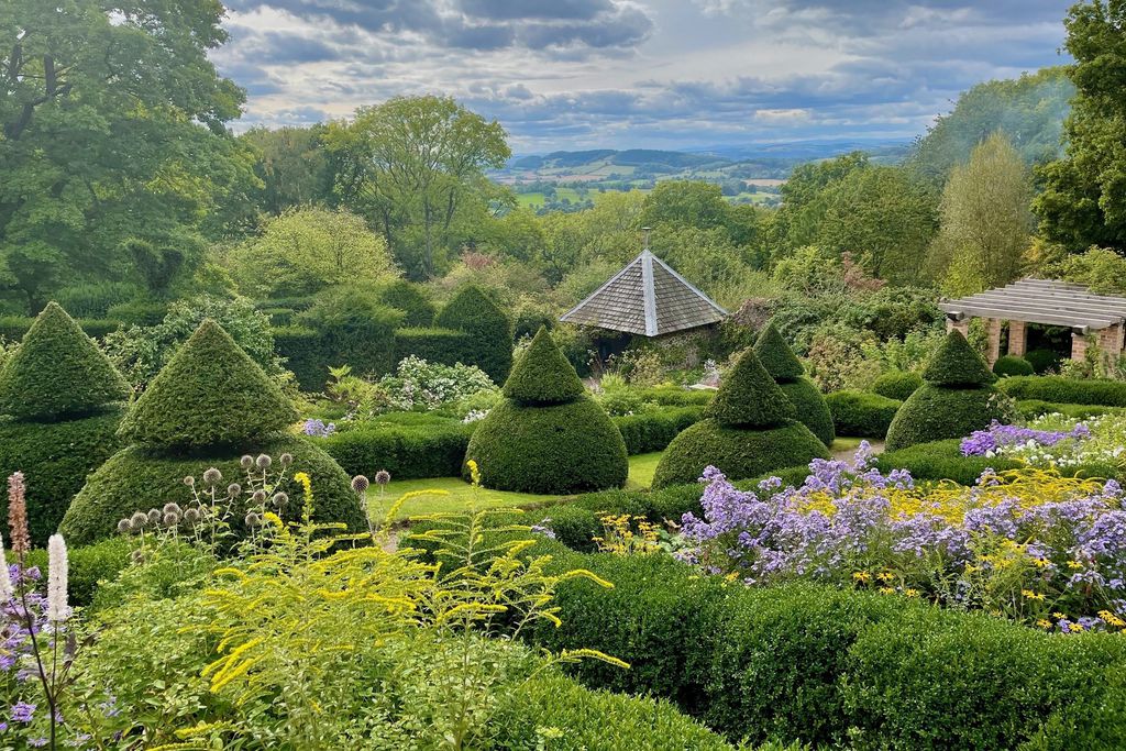 The Lodge, Perrycroft 3 - Gallery
