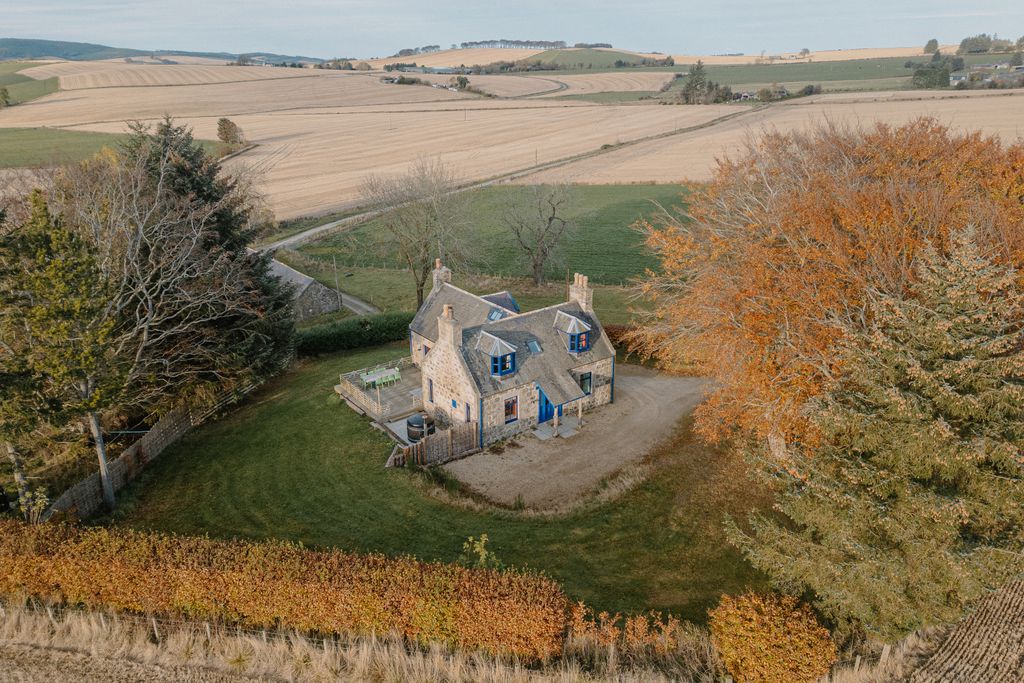 Denend Farmhouse 1 - Gallery