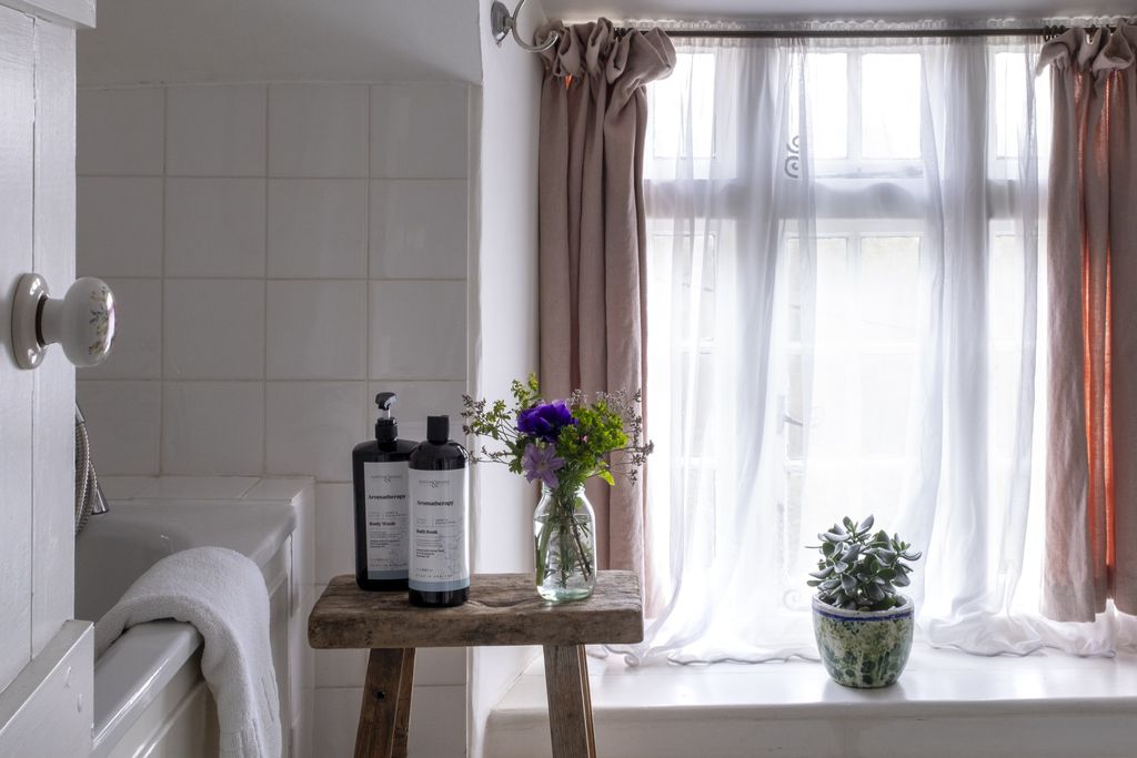 Marlborough Cottage 19 - Gallery