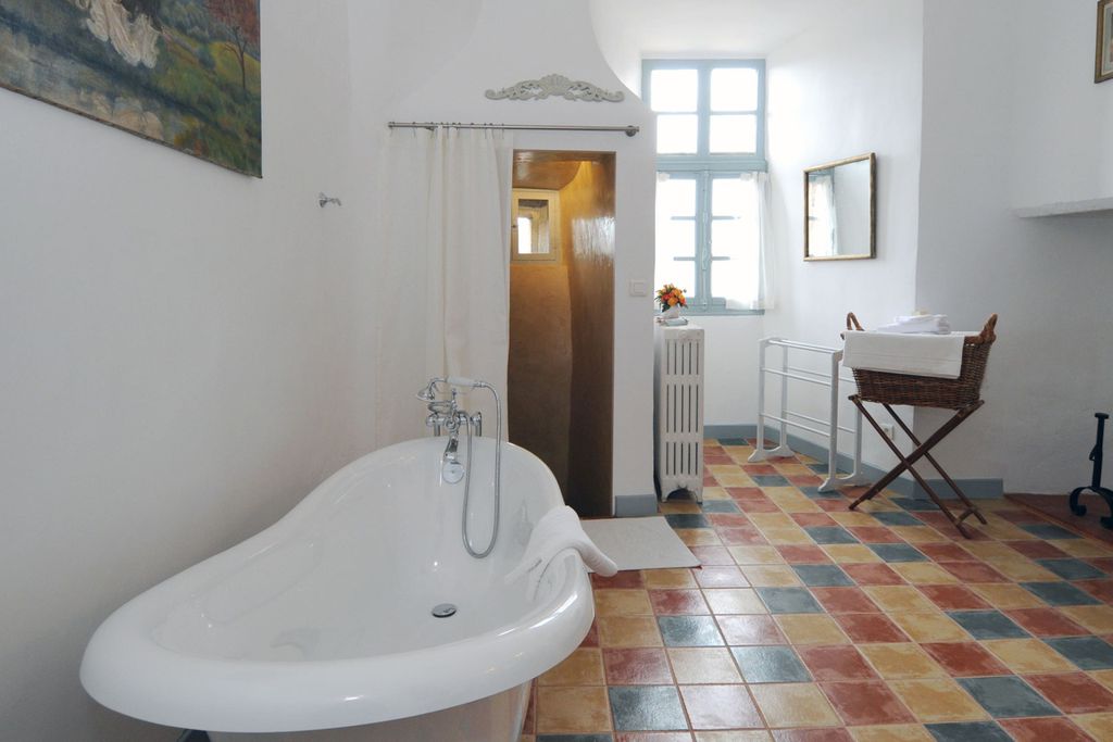 Château Royal de Saint-Saturnin 8 - Gallery