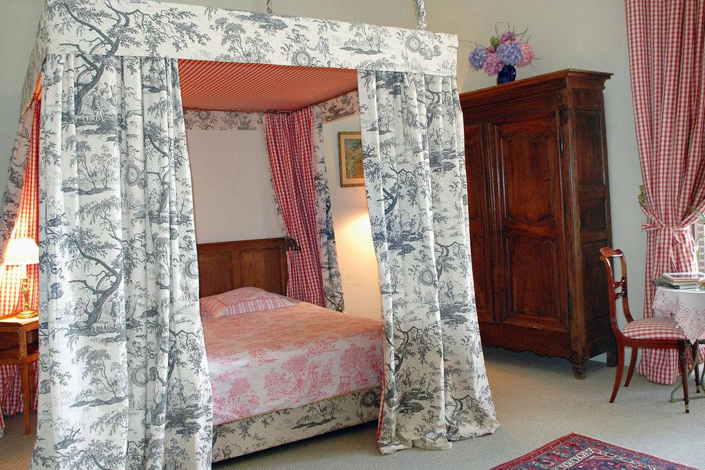 Château Royal de Saint-Saturnin 12 - Gallery