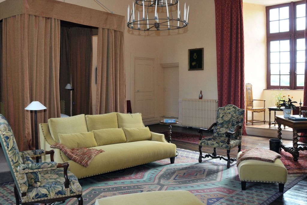 Château Royal de Saint-Saturnin 4 - Gallery
