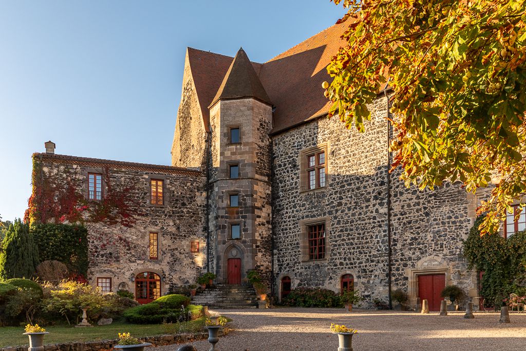 Château Royal de Saint-Saturnin 18 - Gallery