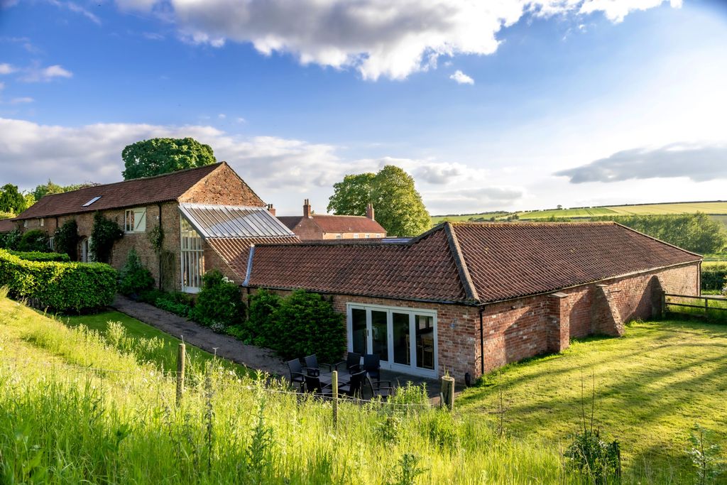 Marris Barn and The Wagon Shed 1 - Gallery