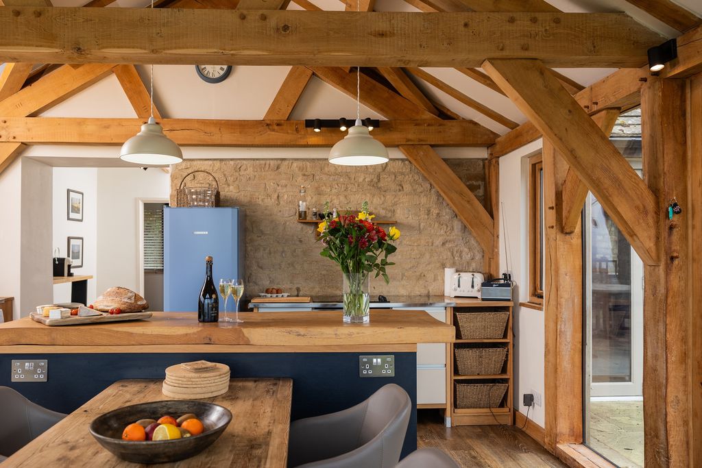 Dryhill Vineyard Cottage 5 - Gallery