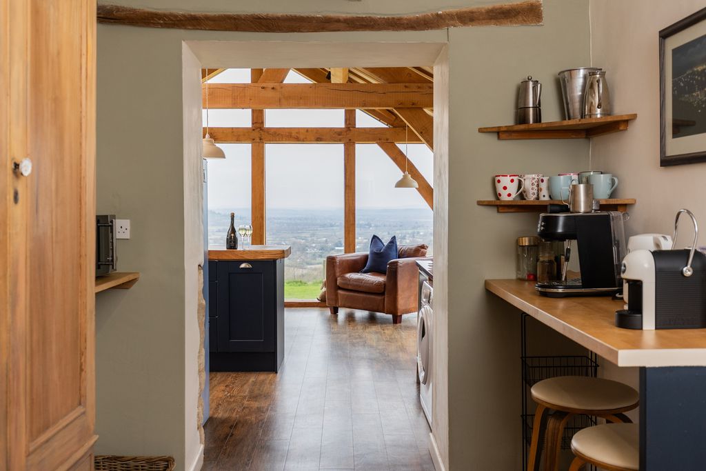 Dryhill Vineyard Cottage 6 - Gallery