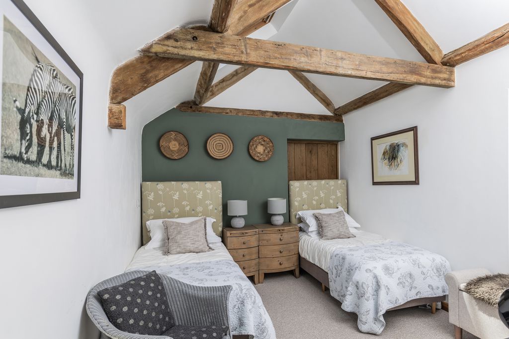 Dryhill Vineyard Cottage 10 - Gallery
