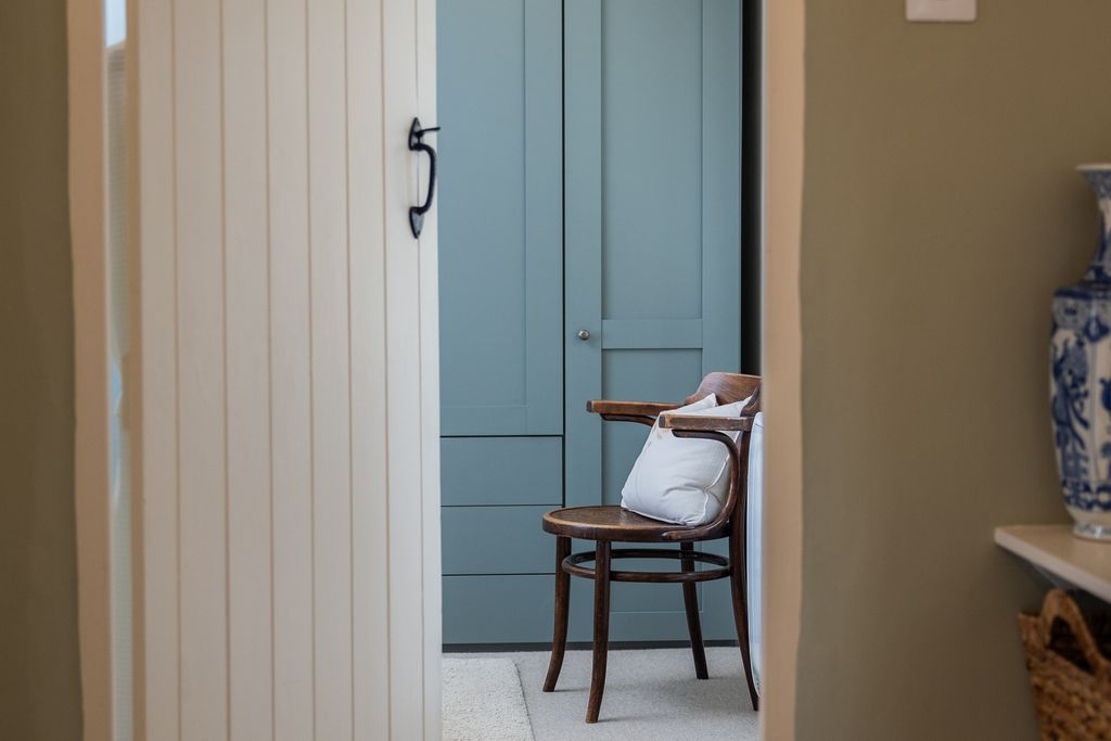Dryhill Vineyard Cottage 15 - Gallery