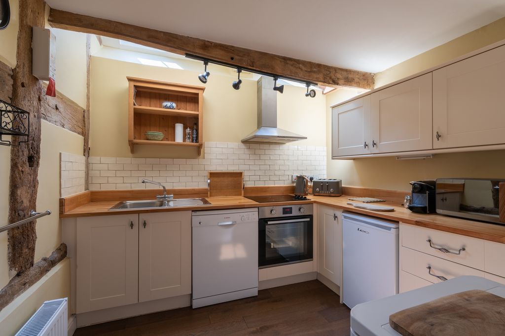 Middle Farm & Cottages: The Barn 4 - Gallery