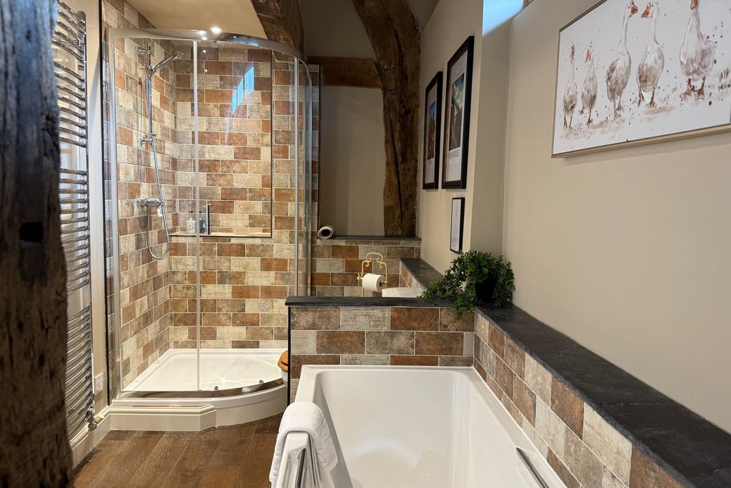 Middle Farm & Cottages: The Barn 6 - Gallery