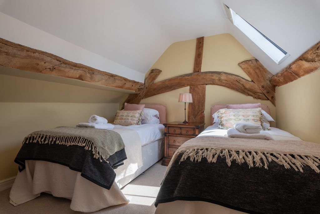 Middle Farm & Cottages: The Barn 7 - Gallery