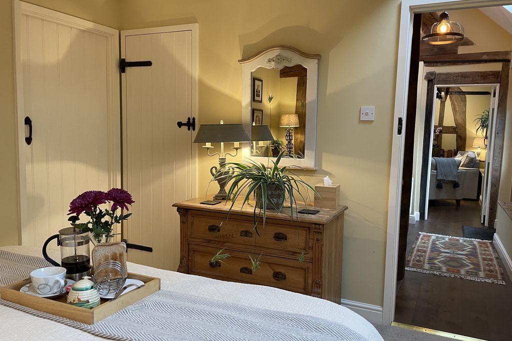 Middle Farm & Cottages: The Barn 9 - Gallery