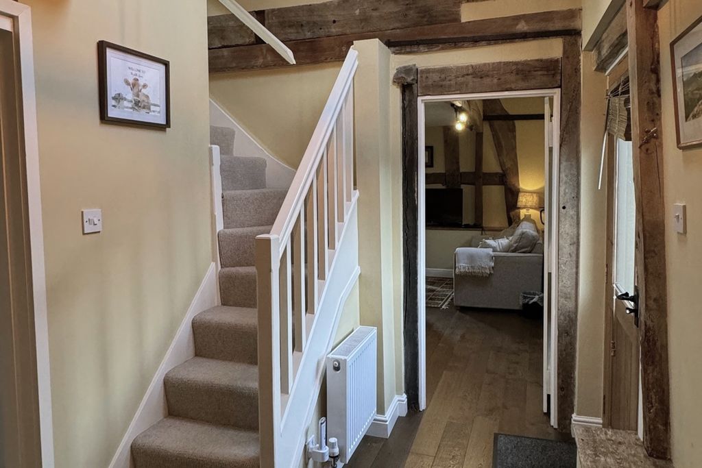 Middle Farm & Cottages: The Barn 10 - Gallery