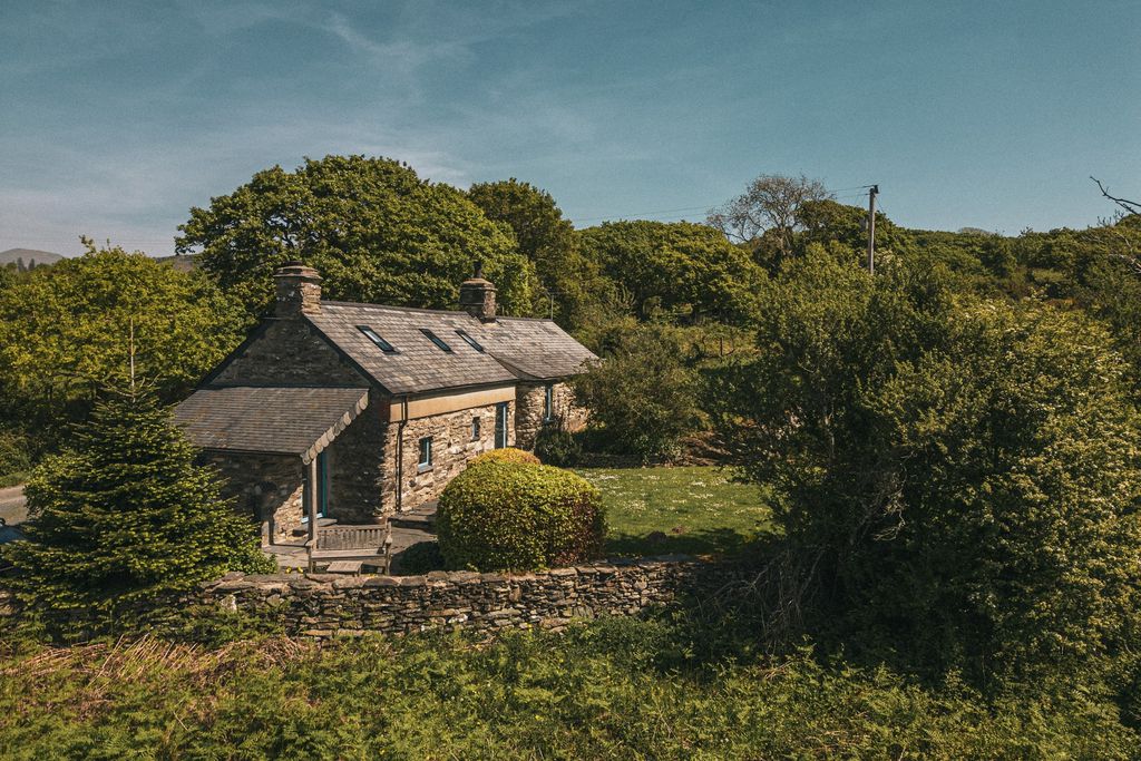 Tyn Llech 8 - Gallery