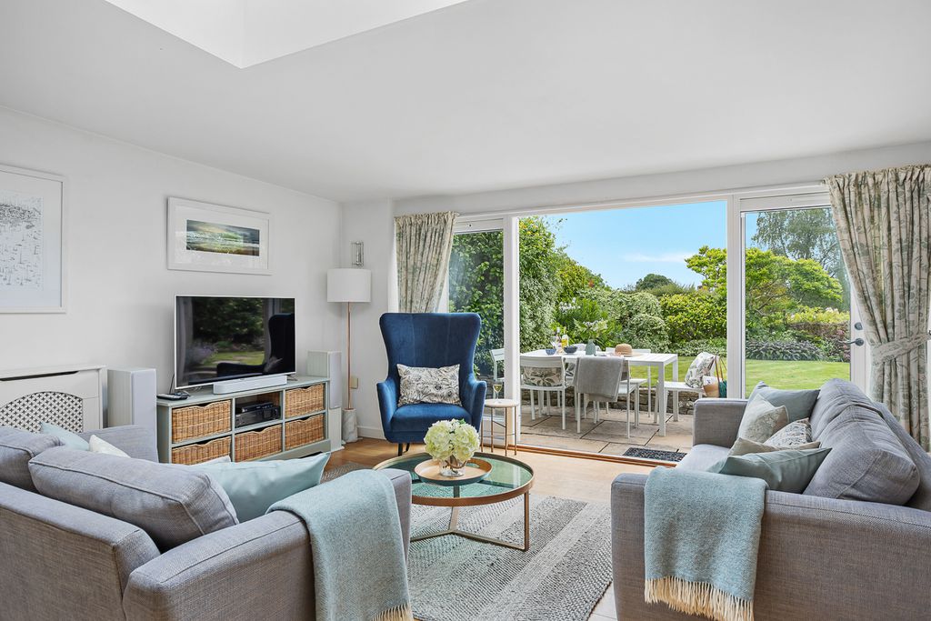Cheyne Cottage 5 - Gallery
