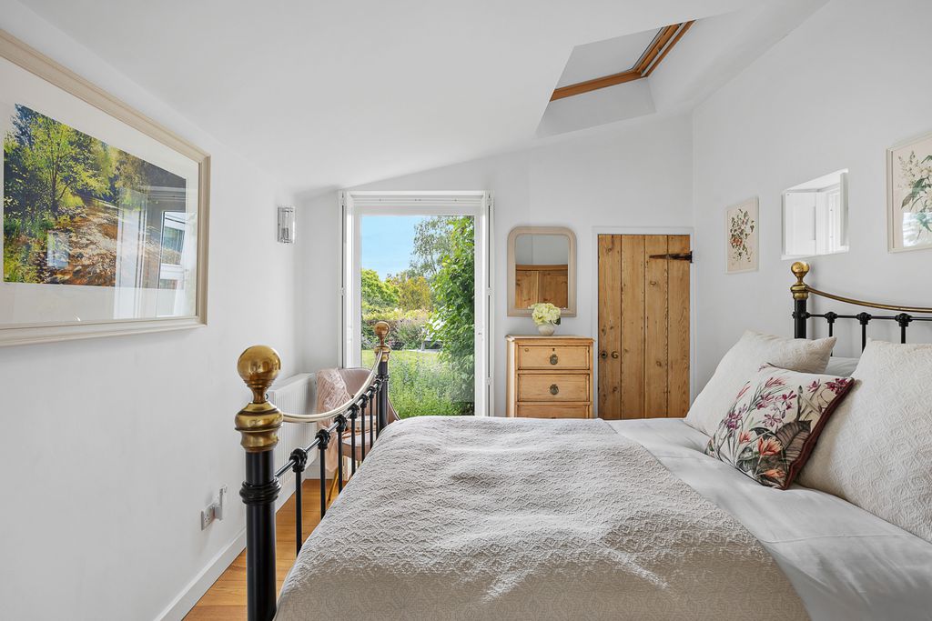 Cheyne Cottage 12 - Gallery