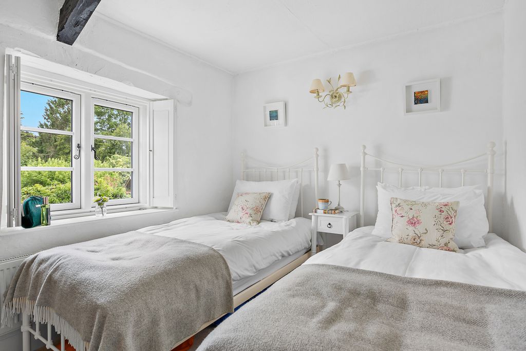 Cheyne Cottage 16 - Gallery