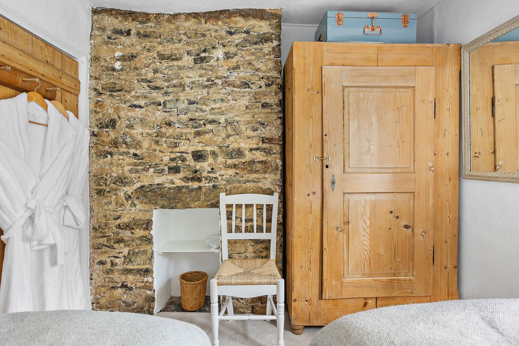Cheyne Cottage 17 - Gallery