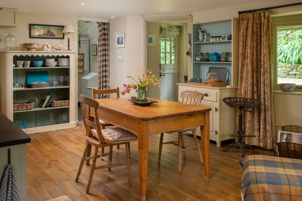 Ivy Studio 4 - Gallery