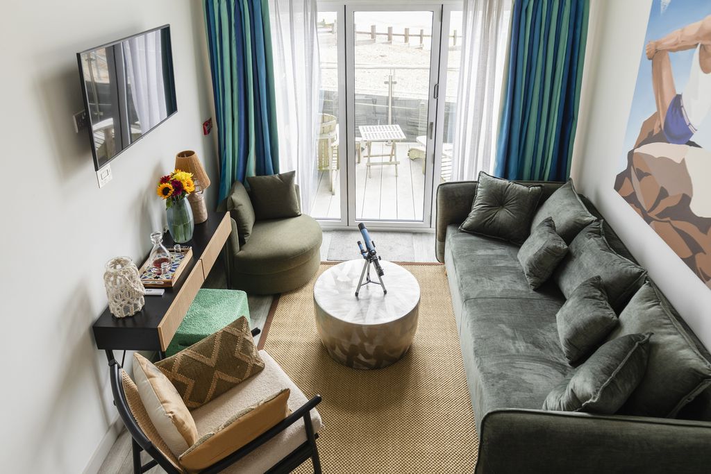Beach Hut Suites 11 - Gallery