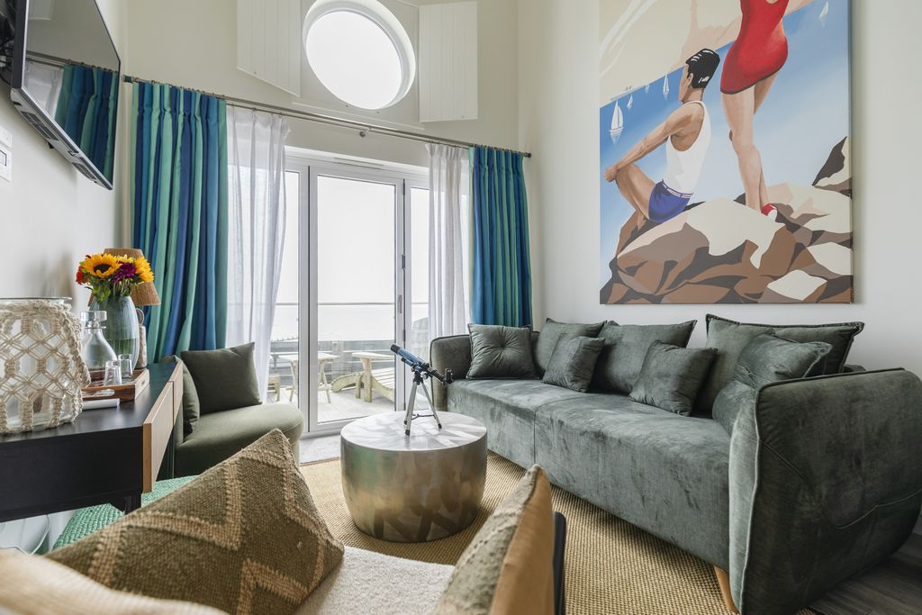 Beach Hut Suites 9 - Gallery