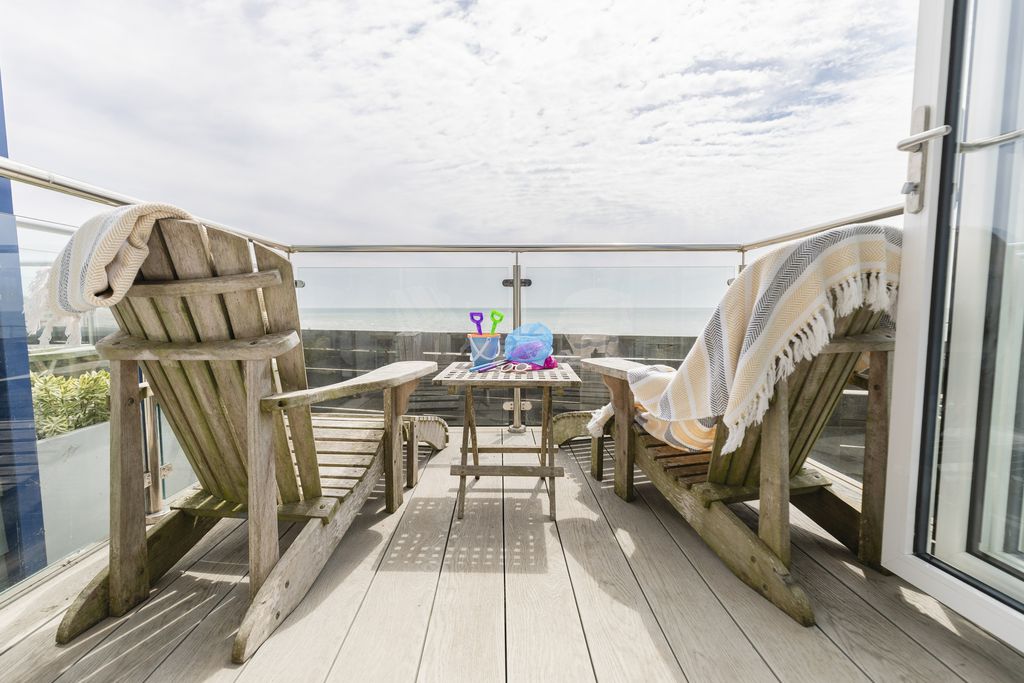 Beach Hut Suites 6 - Gallery