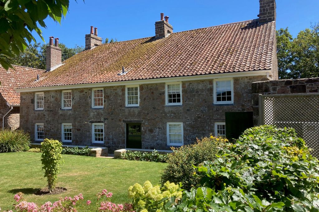 Morel Farmhouse 1 - Gallery