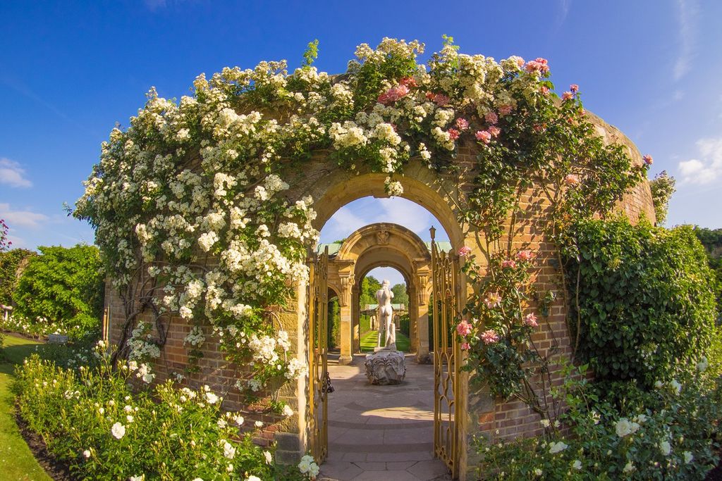 Medley Court at Hever Castle 3 - Gallery